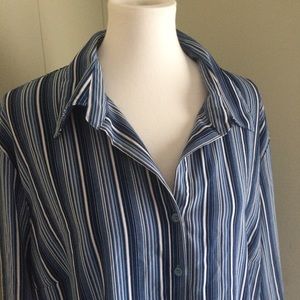 🎉 3 for $15 Covington button down dress shirt